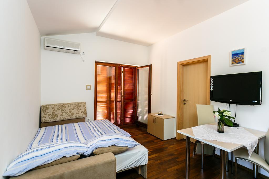 Apartments Josip Pinezići Zimmer foto
