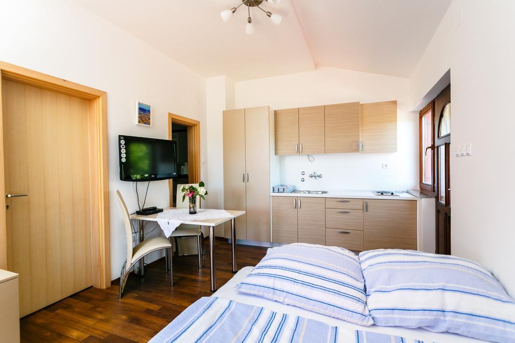 Apartments Josip Pinezići Zimmer foto