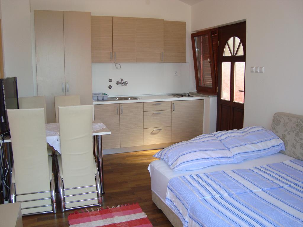 Apartments Josip Pinezići Exterior foto